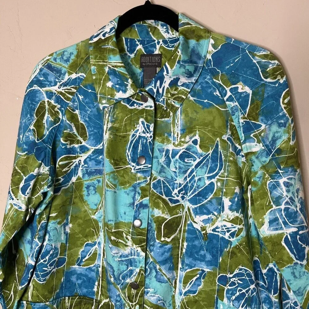 Chico's Women's Artsy Floral Jacket Snap Pockets Lightweight Size 2 L Blue Green